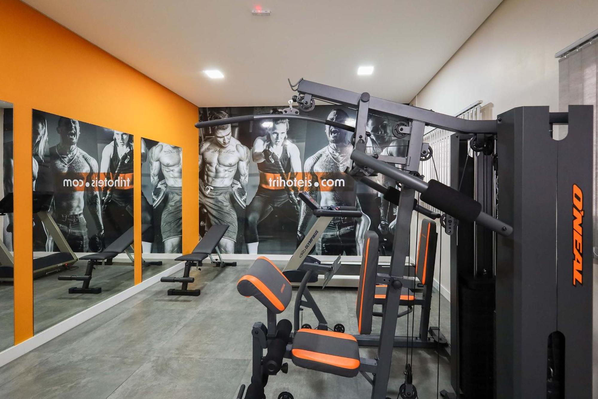 Tri Executive Hotel 3*